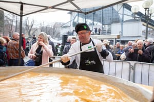 Novogodišnja fritaja od 2024 jaja i 30 kg istarskih kobasic