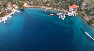 MURTER - LEGLO BEZAKONJA Lokalni šerif ilegalno posjeduje privezište i gat na Žutu