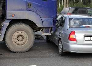 Jedna osoba ozlijeđena u Kaštel Lukšiću pri sudaru osobnog i teretnog vozila