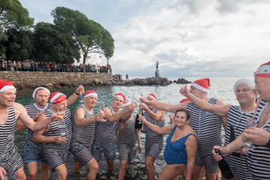 Opatijci su za sretnu 2024. poskakali u zimsko more