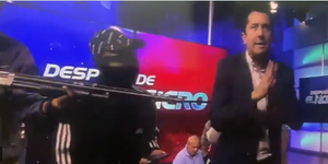 ŠOKANTNI VIDEO Naoružani gangsteri u Ekvadoru upali u TV studio, širi se kaos diljem zemlje: "Pomozite nam, žele nas pobiti!"
