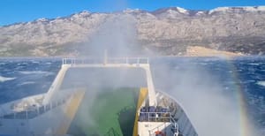 OVO JE DOŽIVLJAJ! Pogledajte kako izgleda plovidba po orkanskoj buri u Podvelebitskom kanalu