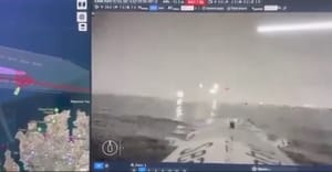 Je li ovo prva snimka borbe drona i bojnog broda?