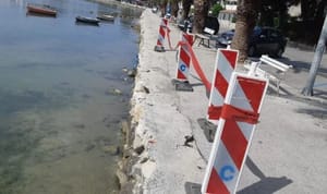 Stobrečka riva i dalje na čekanju a urušava se sve više i više