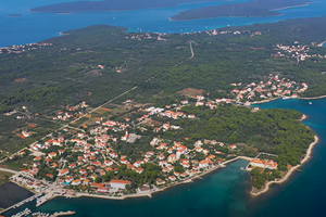 Prometna nesreća na Ugljanu - dvije osobe teško ozlijeđene!