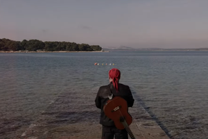 "Reci mi, more moje" - poslušajte novu pjesmu vođe nekada popularnih Berekina