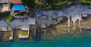 JEZIVO STANJE ISTARSKE OBALE IZ ZRAKA Kad svaka budala sebi da pravo izbetonirati što hoće...