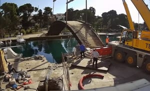 Pogledajte kako su radnici razmontirali drveni most u Trogiru