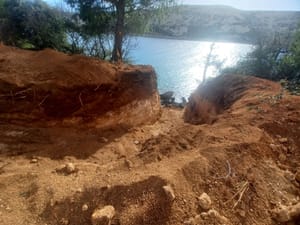 Bagerom bez ikakve dozvole razvalio dotad netaknutu plažu na Rabu!