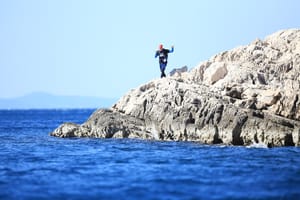 SUTRA STARTA ŠKRAPING Jedinstvena međunarodna utrka po oštrom otočnom kamenju