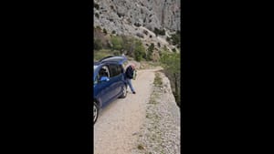 Uhvatili muškarca kako izbacuje smeće u prirodu: "Imaš 20 minuta da ovo skupiš ili..."