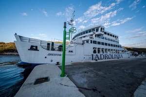 Jadrolinija objasnila zašto je došlo do prodora mora u brodsku garažu