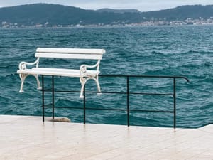 U Zadru je netko klupu iz parka stavio na... čudno mjesto