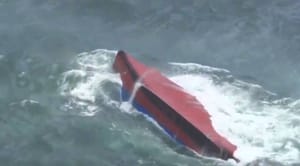 Kod Japana se prevrnuo tanker za prijevoz kemikalija, objavljene i snimke!