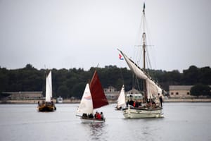 Sedam batana i dva jedrenjaka u Puli simbolično započela trodnevni jedriličarski spektakl