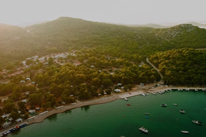 Ukrao mu elektronsku opremu s broda u Jezerima