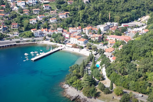 61-godišnjak motorom proletio kroz crveno u mjestu Ika - zabio se u radni stroj!