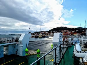 STIŽE ZAMJENA ZA IZGORJELI BROD Trajekt Otok Pašman plovi za Biograd