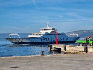 Posada Jadrolinijinog trajekta Bol, ugostila opatijske vatrogasce