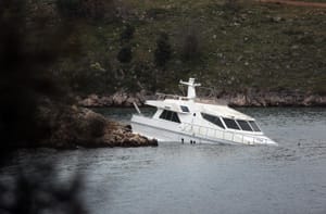 MISTERIJ S KRKA Nasukana jahta, ne zna se čija je!