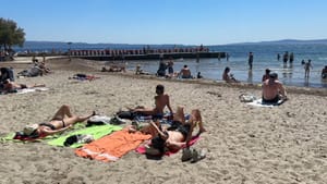 Sunčani dan na splitskoj plaži Firule