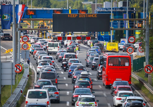 Ogromna kolona na A1 prema moru - tunel Brezik se svako malo zatvara!