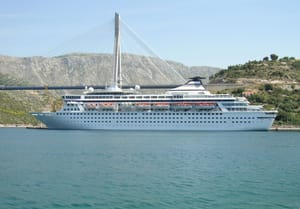 Plovio je rutom Titanica a u Dubrovnik je prvi put uplovio 12. listopada 1989.