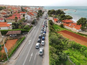 Gradonačelnica s dalmatinskog otoka: "Trajekta nema na vidiku, jer južina dere danima!"