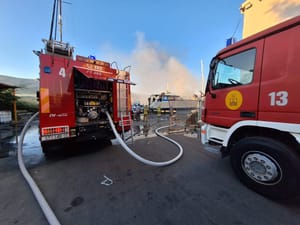 Izgorio brod na suhom vezu u splitskoj Sjevernoj luci