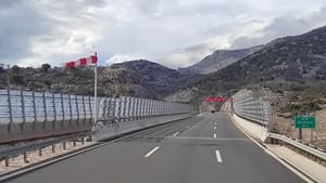 Zbog bure problemi u prometu