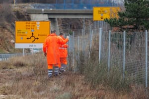 S Jadranske magistrale kod Krčkog mosta sletio Mercedes te se zapalio
