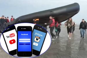 DIJELE IM "CIGLE" Migrantima koje izručuju u Ruandu, Englezi oduzimaju pametne mobilne telefone i umjesto njih daju modele iz prošlosti!