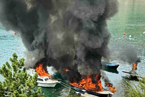 IZGORJELE BRODICE Golemi požar u Bakarcu!