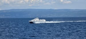 OTOČANI OGORČENI: "Neka nam netko objasni pljačkaško poskupljenje prijevoza katamaranima!"