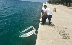 Klupe na zadarskoj rivi, izgleda, nekima samo smetaju...