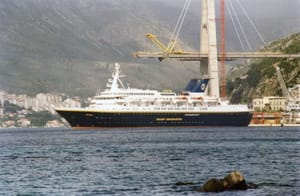 U Dubrovnik je trebao uploviti 1991. no prvi posjet odgođen je zbog ratnog vihora