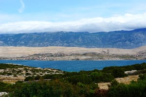 OLUJNA BURA POD VELEBITOM Osvježenje na sjevernom Jadranu, a na dalmatinskim otocima i dalje vruće