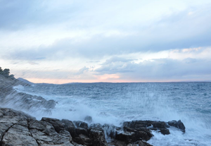 UDARI BURE I NEVERINI Narančasti meteoalarm u podvelebitskom području!