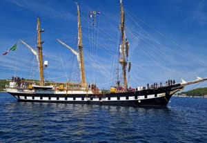 U sklopu bilateralne vojne suradnje, školski brod Ratne mornarice Talijanske Republike boravio u luci Mali Lošinj