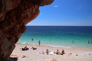 Sunčano i vruće, bura slabi