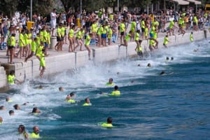 MILLENIUM JUMP Dvije tisuće ljudi skočilo u more u Zadru za djecu s poteškoćama u razvoju