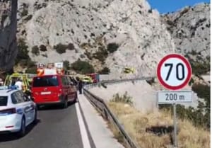 Teška prometna nesreća u Dupcima, ozlijeđene prevozio helikopter: "Nezamislivo da ljudi sjede u autu, umjesto da izađu van ponuditi pomoć..."