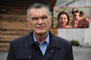 Dujić se javno ispričao zbog ponašanja supruge i kćeri, a onda se doznalo da je zahtijevao vatrogasnu cisternu ispred svoje kuće