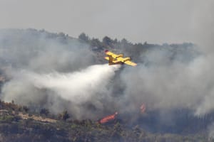 Gori najljepši dio Biokova, vatra ušla u kanjon Čikole, nema poboljšanja ni u požaru Vrsine kod Trogira