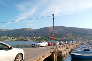 Prometne kamere na Pagu te kako dobiti dozvolu za ulazak motornim vozilom u staru gradsku jezgru Paga