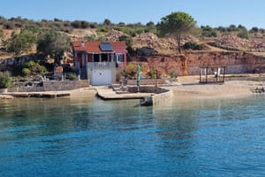 OKUPACIJA POMORSKOG DOBRA NA LAVDARI?!? Netko komotno nasipa obalu i gradi mol!