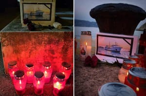 Zaposlenici Jadrolinije i građani na pristaništima spontano pale svijeće uz cvijeće i slike trajekta Lastovo