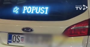 VIDEO Osječki taksist u Zadru oglasio šovinističku reklamu: "Za ovakve žene popust..."