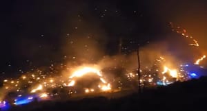 Tucaković: "Dvoje ozlijeđenih gasitelja - Iza vatrogasaca je teška noć, požar kod Žrnovnice se proširio do Podstrane i Sitnog Donjeg"