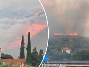 Razbuktao se požar kod Žrnovnice, do mraka su ga gasila 4 kanadera - u pomoć stižu gasitelji iz cijele Hrvatske!